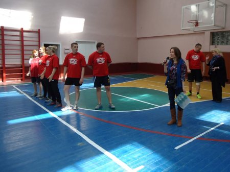 Змагання з волейболу між збірною командою учителів ЗНЗ №33 та командою директорів шкіл міста