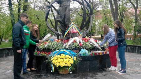 У ЗНЗ міста відбулися заходи з відзначення 31-ї річниці Чорнобильської трагедії