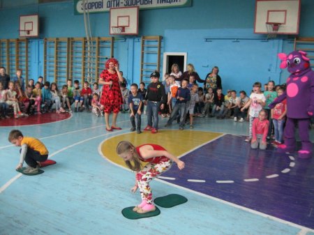Фоторепортаж про відпочинок дітей у пришкільному таборі "Ромашка" ЗНЗ №12