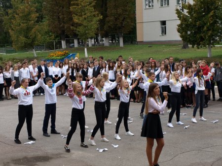 Колегіїсти вшанували пам'ять загиблого в зоні АТО учня Чернігівського колегіуму №11