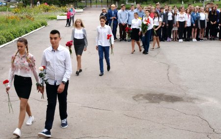 Колегіїсти вшанували пам'ять загиблого в зоні АТО учня Чернігівського колегіуму №11