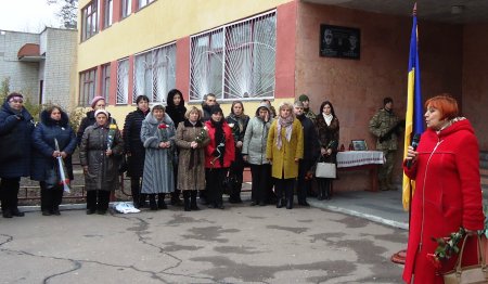 У ЗОШ №33 відкрито меморіальну дошку випускникам школи, які загинули захищаючи територіальну цілісність України
