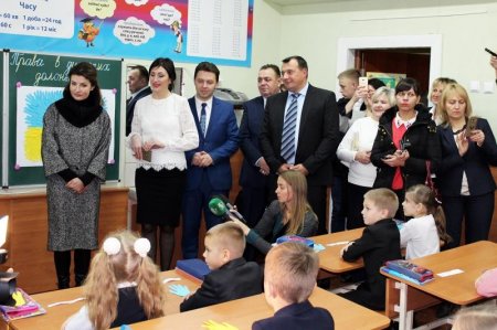 Чернігівську ЗОШ І-ІІІ ступенів №30 відвідала Марина Порошенко