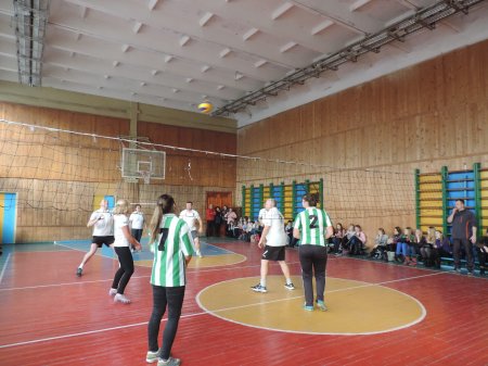 Змагання з волейболу: вчителі СЗОШ №2 VS збірна директорів закладів освіти міста