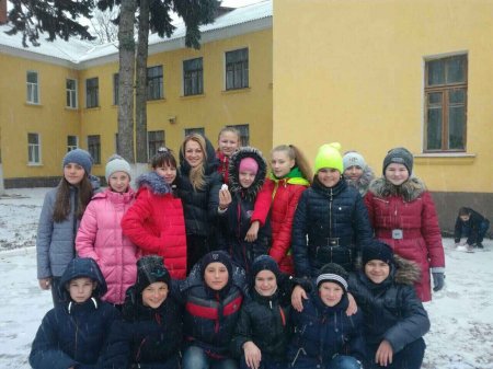 Чернігівська загальноосвітня школа І-ІІІ ступенів №4 вітає усіх з першим снігом!!!