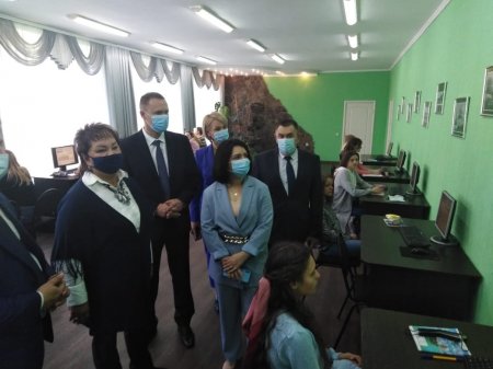 Міністр освіти і науки Сергій Шкарлет відвідав Чернігівське вище професійне училище побутового обслуговування